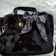 黒ファーリボン付きトートバッグ