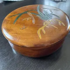 木製 蓋付き器 浮彫り花デザイン　お正月のお客様に。。。