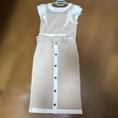 ベージュ フリル付き セットアップ