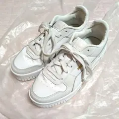 PUMA ホワイト スニーカー