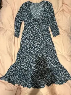 ZARAフラワープリント Vネック七分袖ワンピース