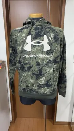 UNDER ARMOUR 迷彩柄 フード付きパーカー