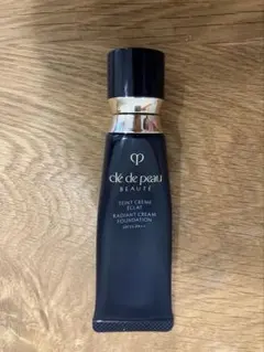 クレ・ド・ポーボーテ タンクレームエクラ 25g　ファンデーション　オークル10