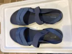 ※値下げ※ECCO ネイビー サンダルのサムネイル
