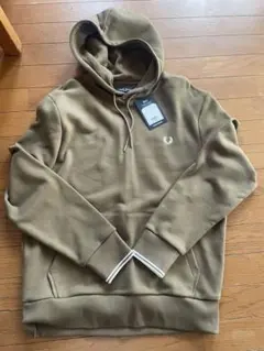 新品タグ付きFRED PERRY フード付きパーカー
