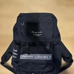 女の子　リュック 黒　かわいいロゴ　大きめ　ポケット多数