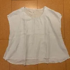 極美品　ネストローブ　リネンブラウスのサムネイル