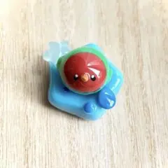 水浴びコザクラインコの置物　樹脂粘土とレジンのハンドメイド