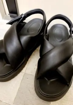 ユニクロ　ユニクロC　クロスストラップサンダル　黒　24cm?のサムネイル