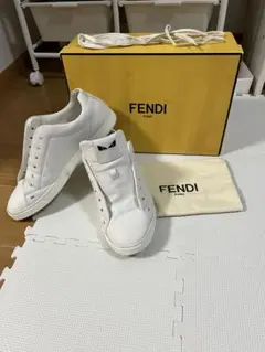 FENDIスニーカー