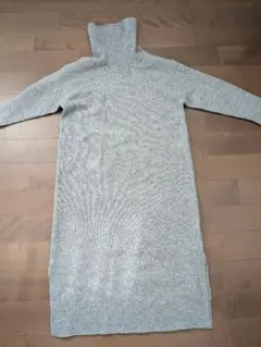 ユニクロ　グレー タートルネック ニットセーター