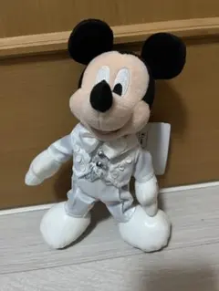 ディズニー　ミッキー　ビッグバンドビート　白タキシード　ぬいぐるみバッジ　ぬいば