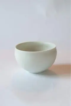 李朝　小服茶碗　大盃　堅手　白磁　酒器　韓国骨董　ぐい呑み　猪口　アンティーク 李朝 白磁 猪口 ぐい呑み 酒器 韓国古陶磁 民藝 - メルカリ