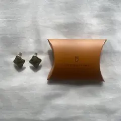 UNITED ARROWS ストーンモチーフイヤリング グリーンのサムネイル