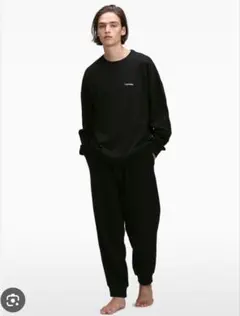 【完売品】Calvin Klein ブラック スウェット