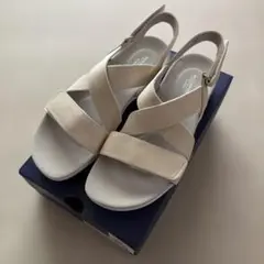 ROCKPORT コンフォートサンダル　ベージュ サイズ8.0 25㎝のサムネイル
