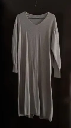 アーバンリサーチ　ライトグレー　Vネックニットワンピース