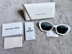 極美全新未使用MICHAEL KORS サングラス ホワイトのサムネイル