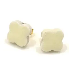 陶器　ピアス　花　クローバー　パステル イエロー　ゴールド　ポスト