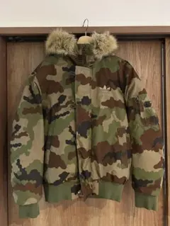 adidas 迷彩 ダウンジャケット ファー付き