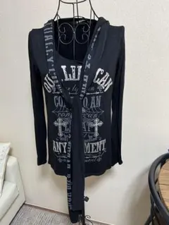 フード付き黒長袖Tシャツ