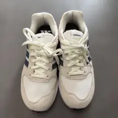 adidas ホワイト ネイビー スニーカー