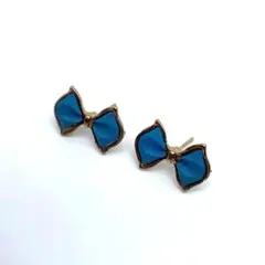 新品　リボン　ボウタイ　ブルー　ゴールド　スタッドピアス　青　デート大人可愛い