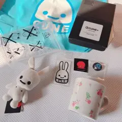 cune キューン　マグカップ　マスコット　ステッカー　ぬいぐるみ　缶バッジのサムネイル