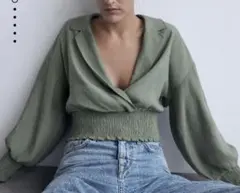 ZARA クロップド丈　ブラウス　シャツ　Ｖネック　ザラ　カーキ