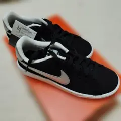 ナイキ ウィメンズ コート ロイヤル