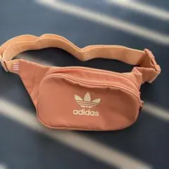 adidas ボディバッグ ピンク