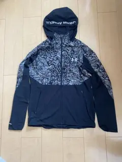 UNDER ARMOUR 迷彩柄ウィンドブレーカー