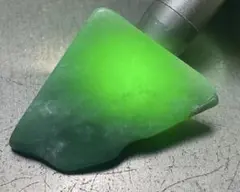 ［白色×濃緑色のロウカン質部分］　上質糸魚川翡翠26g ヒスイ　ひすい 白色×濃緑色のロウカン質部分］ 上質糸魚川翡翠26g ヒスイ ひすい