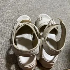 スポーツサンダル 厚底 ベージュ