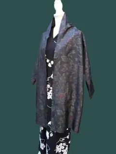 着物リメイク　大島紬　黒系・花柄　単衣　短めロングコート　９０㎝丈