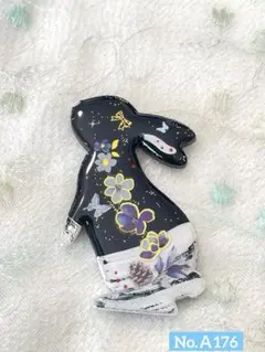 寄り添いウサギ♡ブラック　ハンドメイド　石粉粘土　ブローチorマグネット