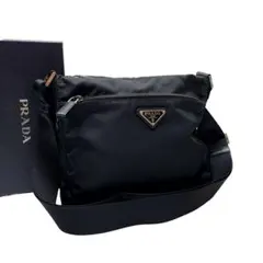 プラダ サフィアーノ ナイロン ショルダー バッグ 三角プレートロゴ ブラック