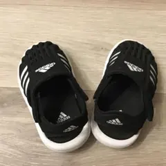 adidas ベビーサンダル ブラック