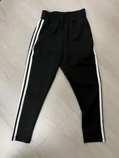 黒　パンツ　ラインパンツ