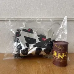 米津玄師 JUNK リイシューねこちゃん ぬいぐるみ ブラック＆レッド ドラム缶のサムネイル