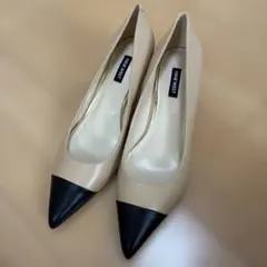 NINE WEST ベージュ/ブラック ポインテッドトゥヒール　26.5センチのサムネイル