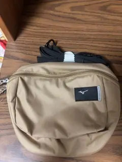 【新品タグ付き】ミズノ colore ショルダーポーチ キャメル 約2Lのサムネイル
