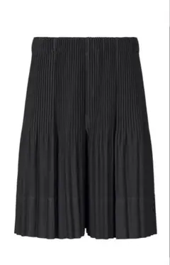 HOMME PLISSÉ MONTHLY 8月ショートパンツBLACK HOMME PLISSÉ MONTHLY 8月ショートパンツBLACKサイズ2 - メルカリ