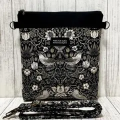 g711 BEST OF MORRIS いちご泥棒 サコッシュ☆ブラック