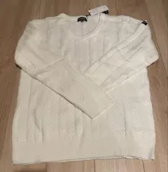 新品未使用　タグ付き　ホワイト ケーブルニット Vネックセーター