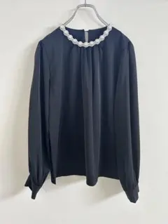 パール付きトップス