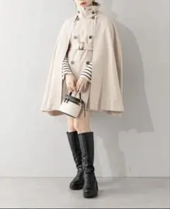 美品⭐︎Chicoケープトレンチコートベージュのサムネイル