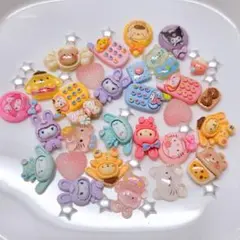 13 デコパーツ　キティなど　写真全部