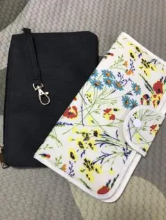 PAUL＆ JOEマルチケースとポーチ