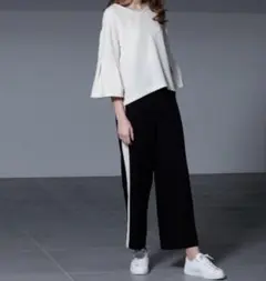 SALON by Chico】ストレッチタイトフレアリブパンツ - メルカリ